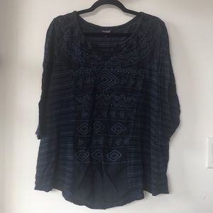 Quarter sleeve top w/ embroidery detail